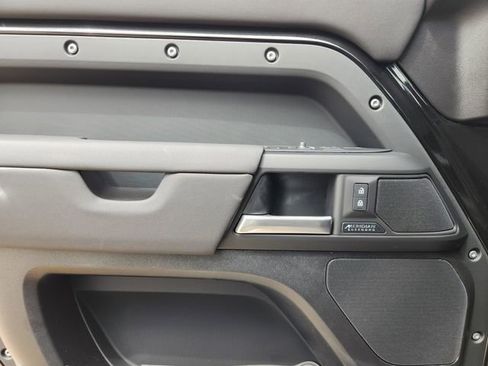 New 2026 Land Rover Defender 110 X-Dynamic SE AWD/4WD image 16