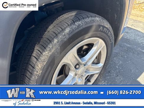 Used 2024 Jeep Compass Latitude AWD/4WD image 3