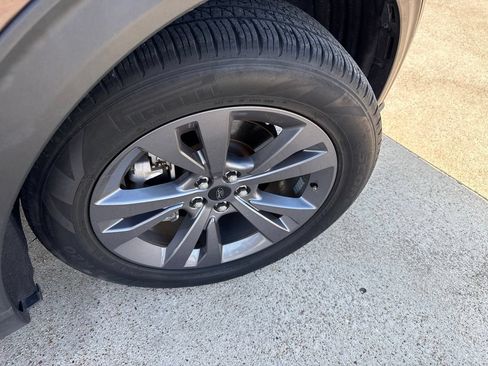 Used 2023 Ford Explorer XLT w/ Equipment Group 202A RWD image 16