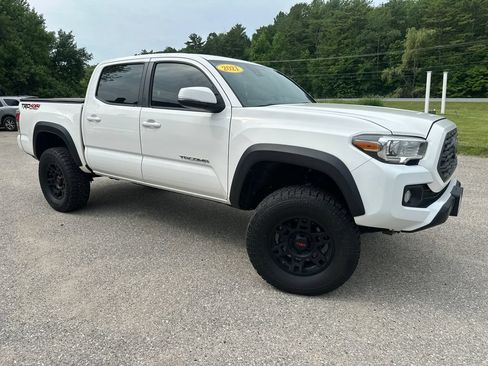 Used 2021 Toyota Tacoma TRD Off-Road w/ Technology Package AWD/4WD image 7
