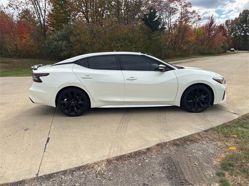 Used 2023 Nissan Maxima SR w/ Sport Mat Group image 6
