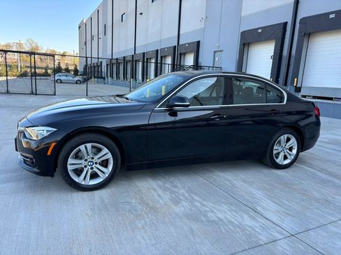 Used 2018 BMW 330i xDrive Sedan w/ Convenience Package image 3