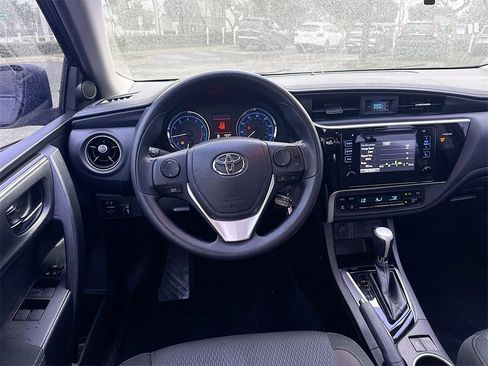 Used 2017 Toyota Corolla LE image 21