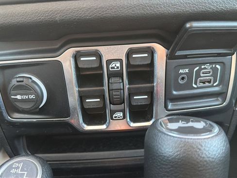 Used 2024 Jeep Wrangler Sport S image 25