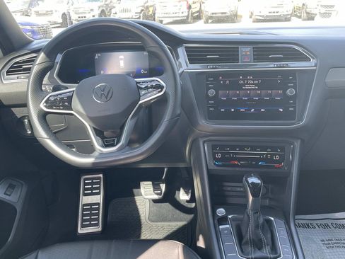 Used 2022 Volkswagen Tiguan SE R-Line image 15