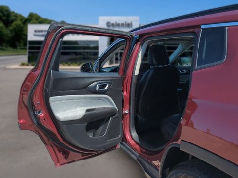 Used 2022 Jeep Compass Latitude AWD/4WD image 28