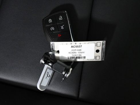 New 2025 GMC Acadia Elevation w/ Elevation Premium Package image 25