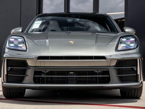 Certified 2025 Porsche Panamera image 8