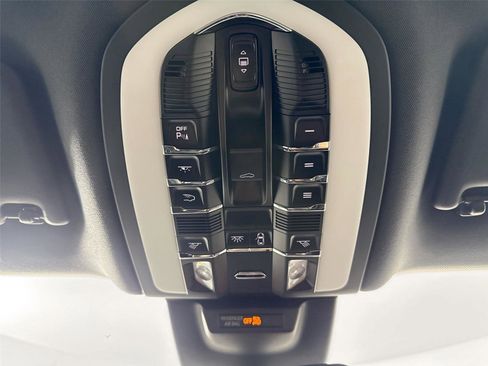 Used 2024 Porsche Macan Turbo image 21