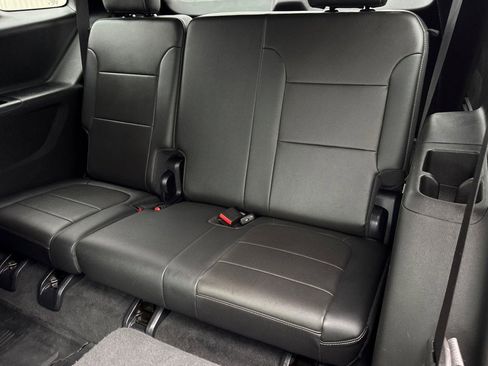 Used 2023 Chevrolet Traverse Premier w/ Redline Edition AWD/4WD image 17