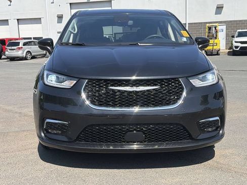 Used 2023 Chrysler Pacifica Touring-L FWD image 9