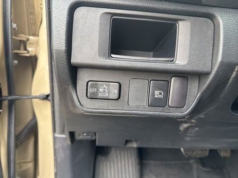 Used 2018 Toyota Tacoma SR5 image 25