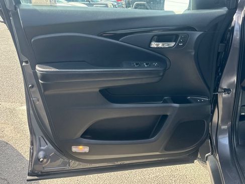 Used 2017 Honda Pilot Elite image 12