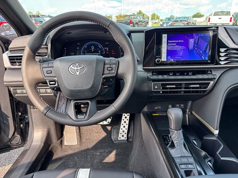 New 2025 Toyota Camry SE image 13