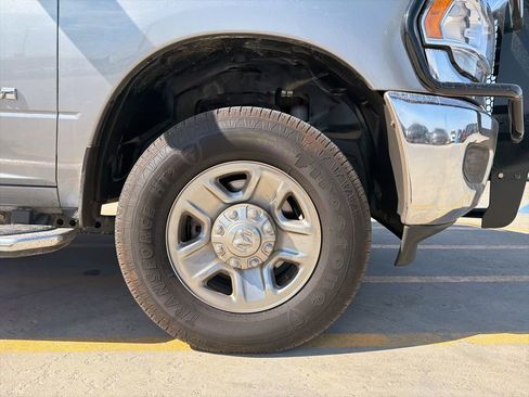 Used 2022 RAM 2500 Big Horn AWD/4WD image 32