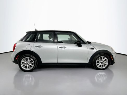 Used 2019 MINI Cooper 4-Door Hardtop image 5