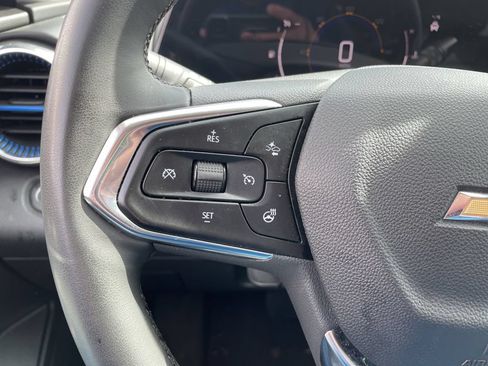 Used 2025 Chevrolet Trax LT w/ LT Convenience Package FWD image 25