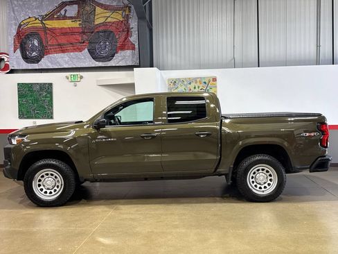 Used 2023 Chevrolet Colorado W/T w/ WT Convenience Package II AWD/4WD image 4