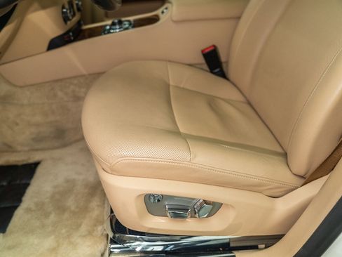 Used 2013 Rolls-Royce Ghost image 32