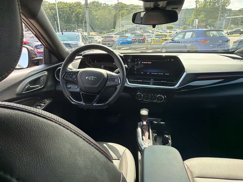 Certified 2024 Chevrolet Trax RS w/ Sunroof Package FWD image 22