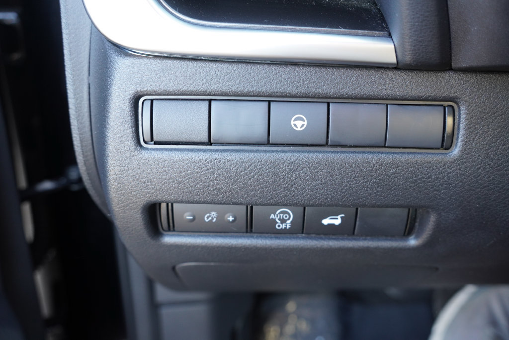 Used 2025 Nissan Rogue SV AWD/4WD image 24