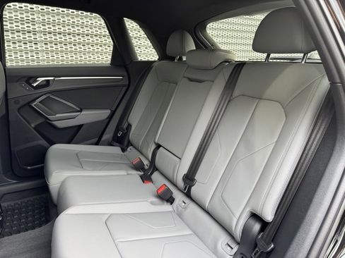 New 2025 Audi Q3 2.0T Premium image 10
