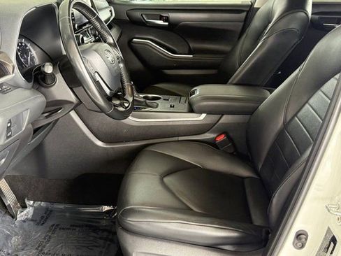Certified 2020 Toyota Highlander XLE image 25