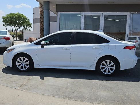 Used 2023 Toyota Corolla LE image 3