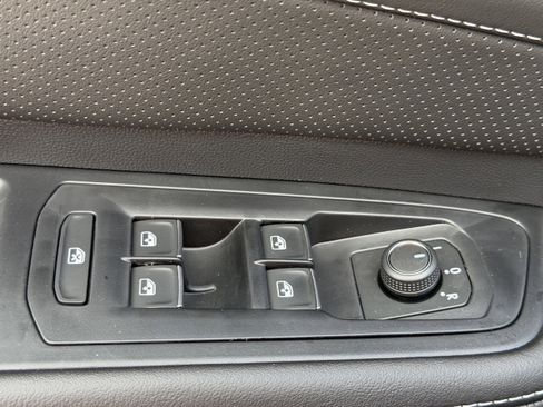 New 2026 Volkswagen Atlas Cross Sport SE image 15