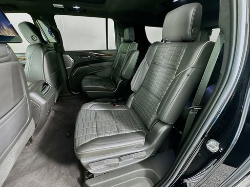 Used 2022 Cadillac Escalade ESV Sport Platinum AWD/4WD image 25