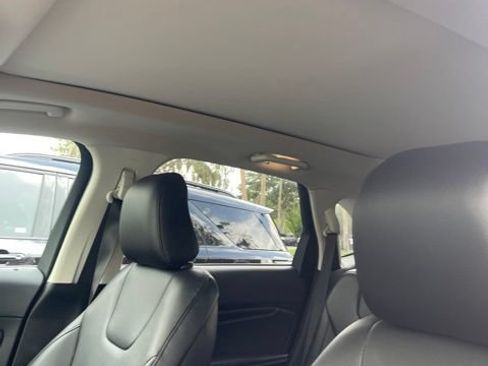 Used 2021 Ford Edge Titanium FWD image 16
