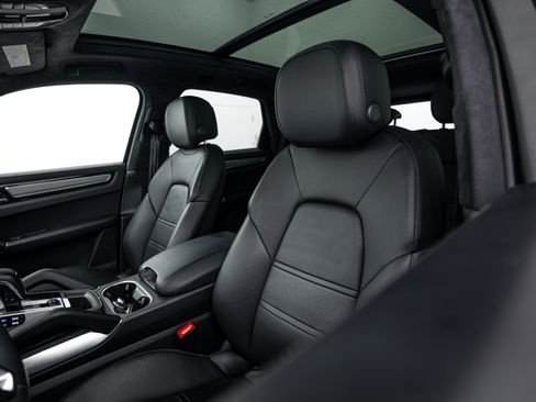 Certified 2023 Porsche Cayenne Turbo AWD/4WD image 22