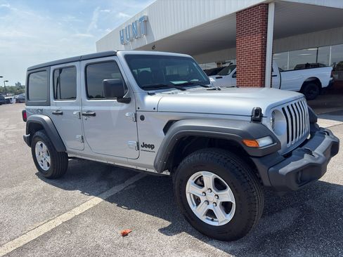 Used 2024 Jeep Wrangler Unlimited Sport AWD/4WD image 3