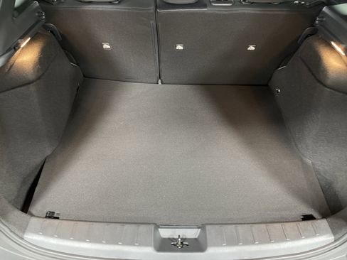 Used 2025 Nissan Kicks SV image 12