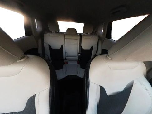 Used 2017 Jeep Compass Latitude image 27