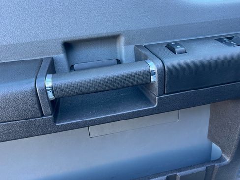 Used 2016 Ford F550 2WD Regular Cab Super Duty image 9