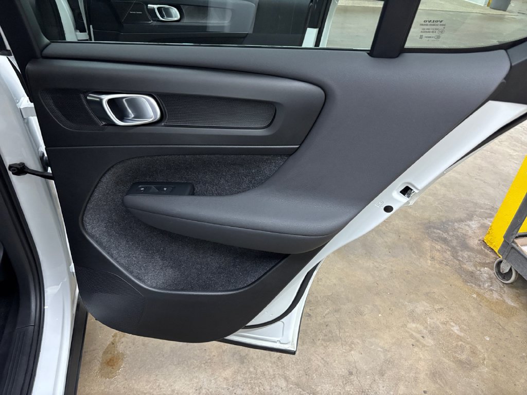 Certified 2023 Volvo C40 P8 Recharge Ultimate AWD/4WD image 18