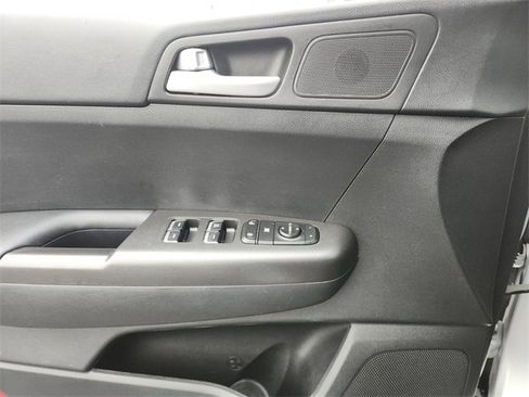 Used 2022 Kia Sportage LX image 25
