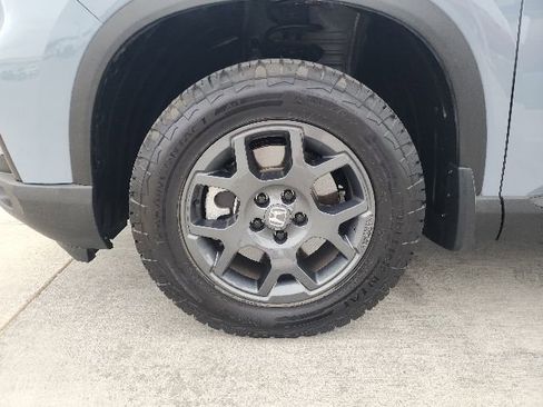 Used 2025 Honda Pilot TrailSport image 18