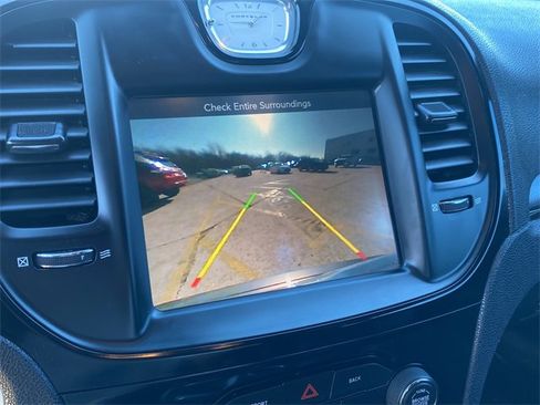 Used 2015 Chrysler 300 S image 28