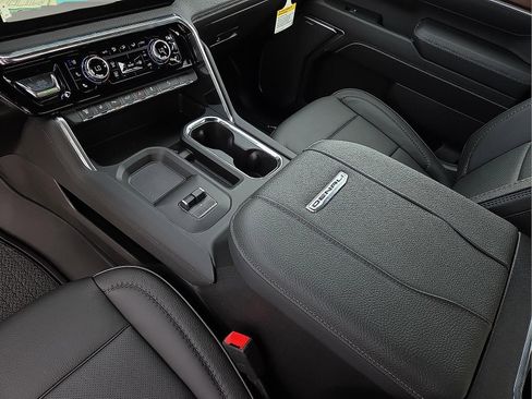 Used 2025 GMC Sierra 2500 Denali w/ Denali Reserve Package image 25