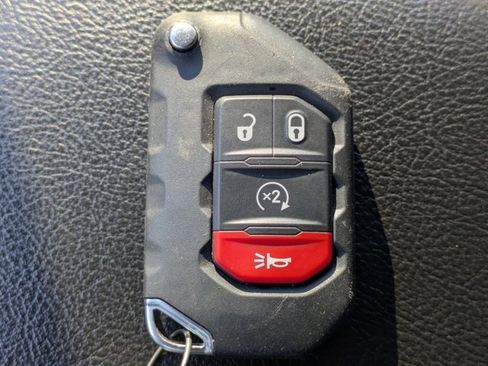 Used 2024 Jeep Gladiator Rubicon w/ Technology Group image 36