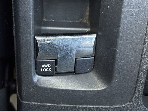 Used 2017 Jeep Compass Latitude image 33