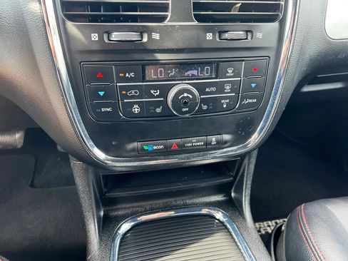 Used 2017 Dodge Grand Caravan GT FWD image 22