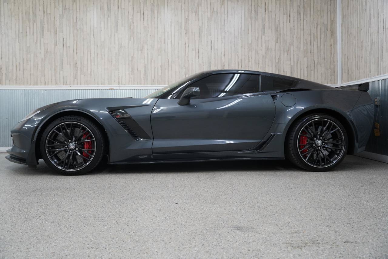 Used 2017 Chevrolet Corvette Z06 w/ Z07 Performance Package RWD image 5