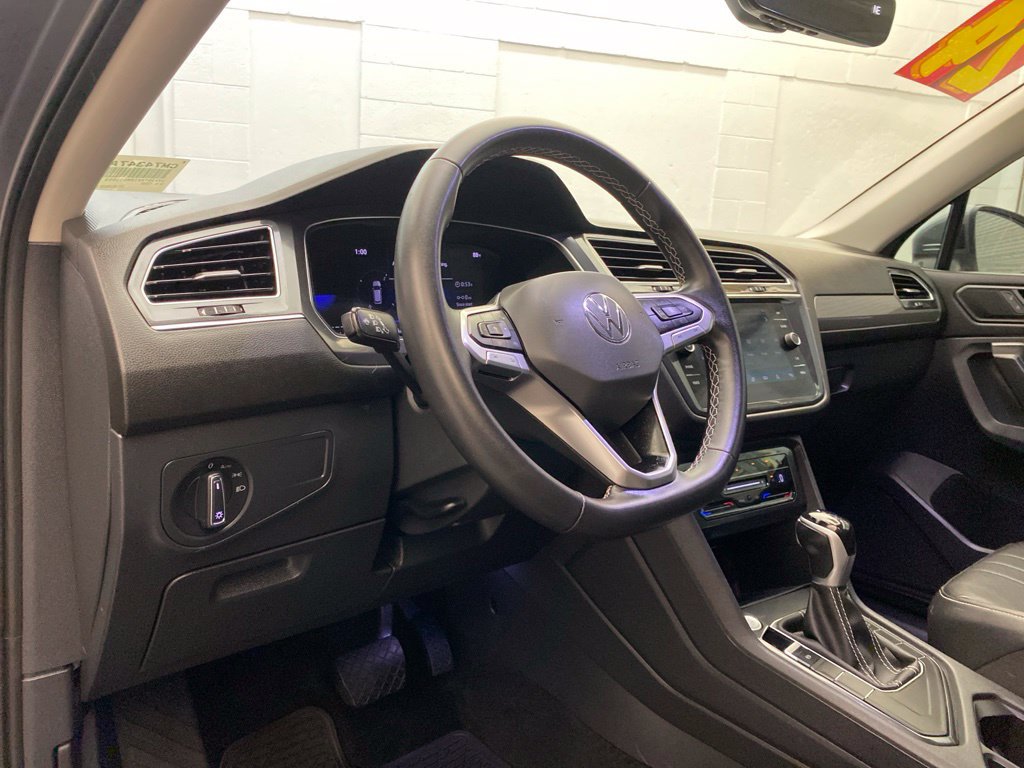 Used 2024 Volkswagen Tiguan SE FWD image 18