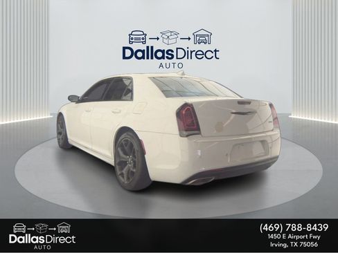 Used 2022 Chrysler 300 Touring L image 9