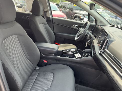 Used 2023 Kia Sportage LX AWD/4WD image 17
