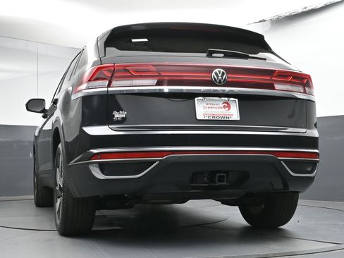 Used 2024 Volkswagen Atlas Cross Sport SE image 26