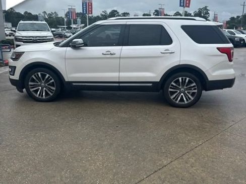 Used 2017 Ford Explorer Platinum AWD/4WD image 6
